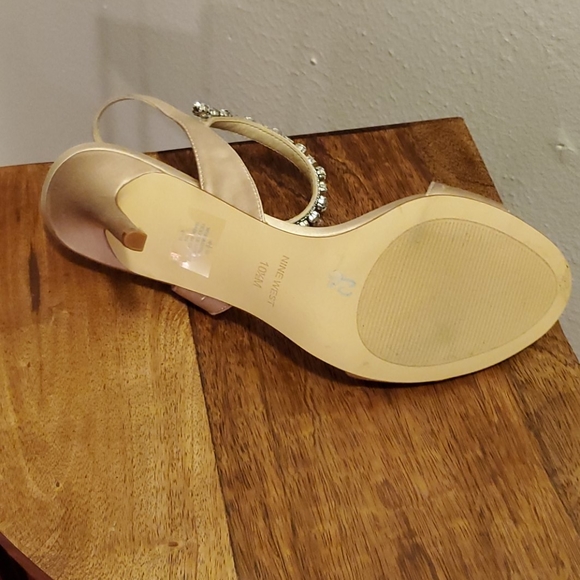 Nine West Cream Sandals/Pumps 10 1/2 & 8 1 /2 - Picture 3 of 6